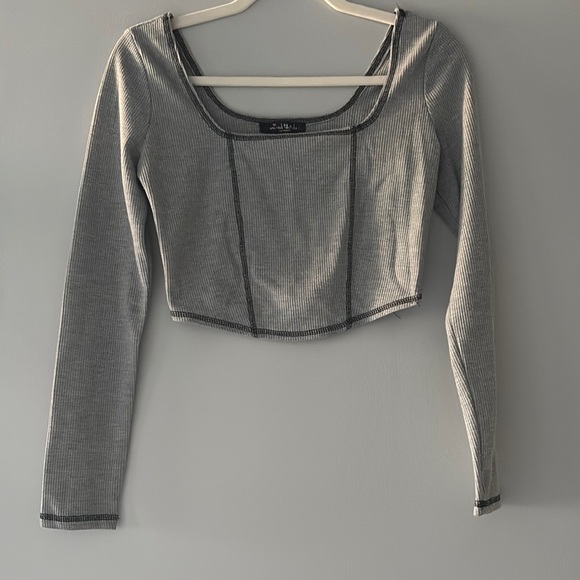 Gray with black stitching detail Long Sleeve waffle knit crop Top - Picture 1 of 6